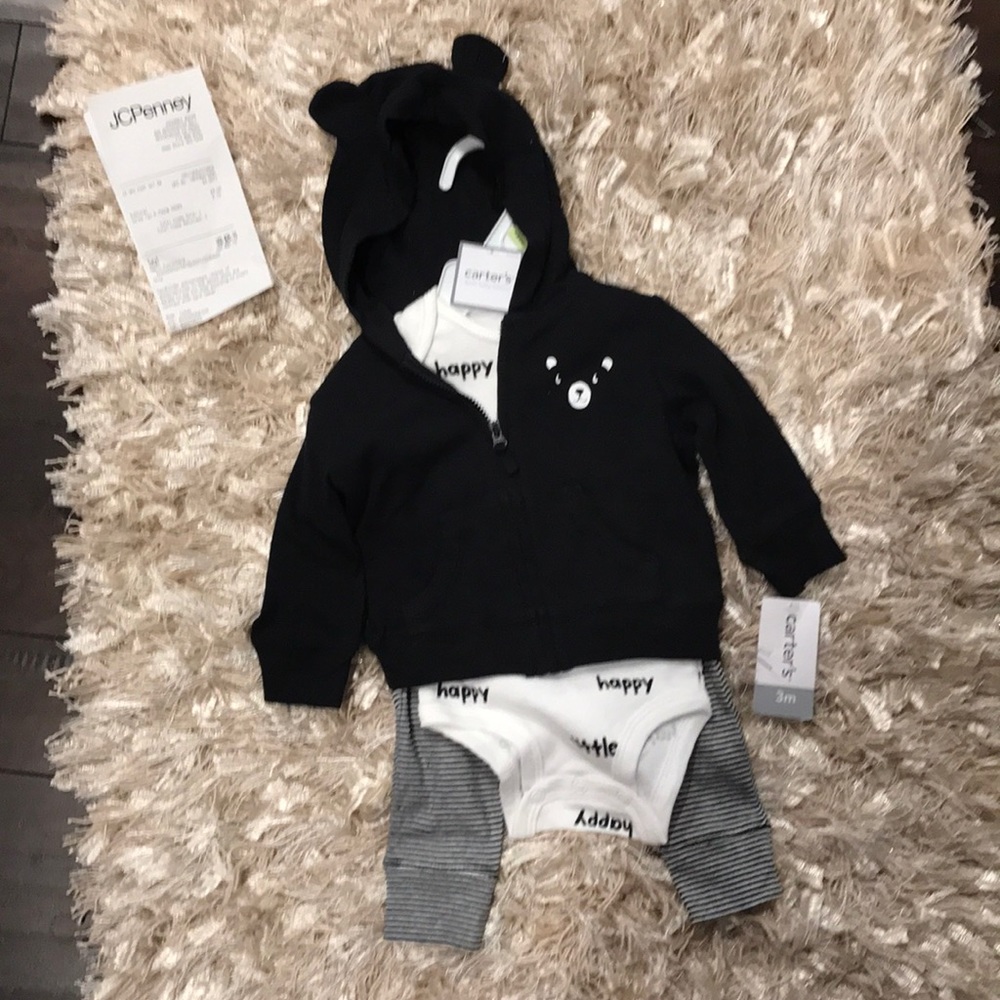 👶CARTER’S  3 pc still on hanger black n white